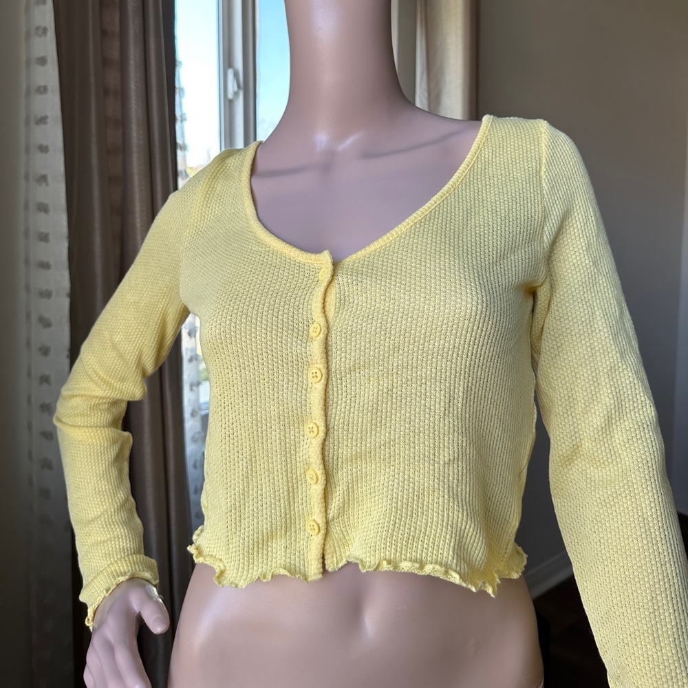 H&M yellow mesh Long Sleeve Top - Size - M
Brand New